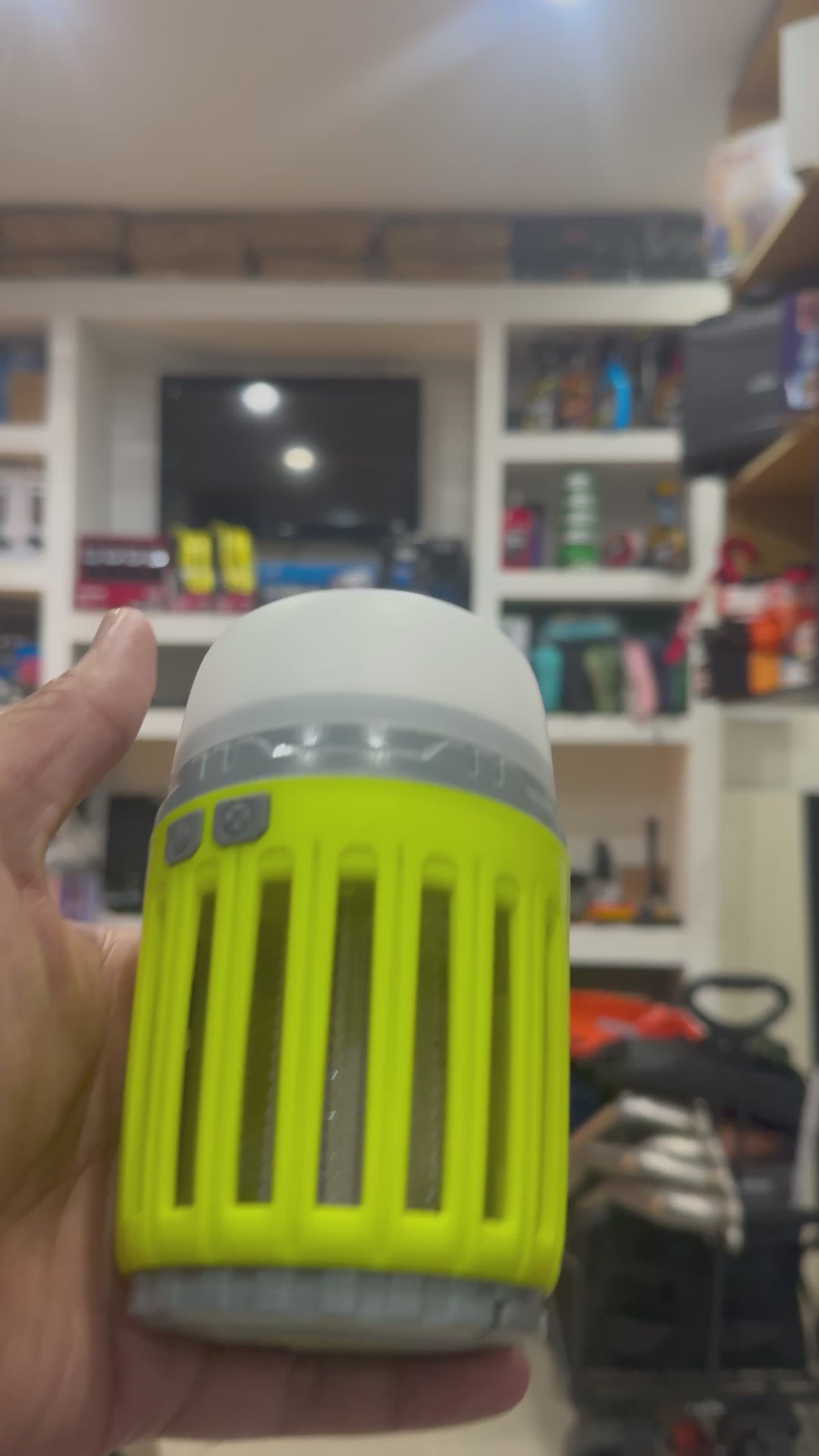 Bombillo con eliminador de plaga