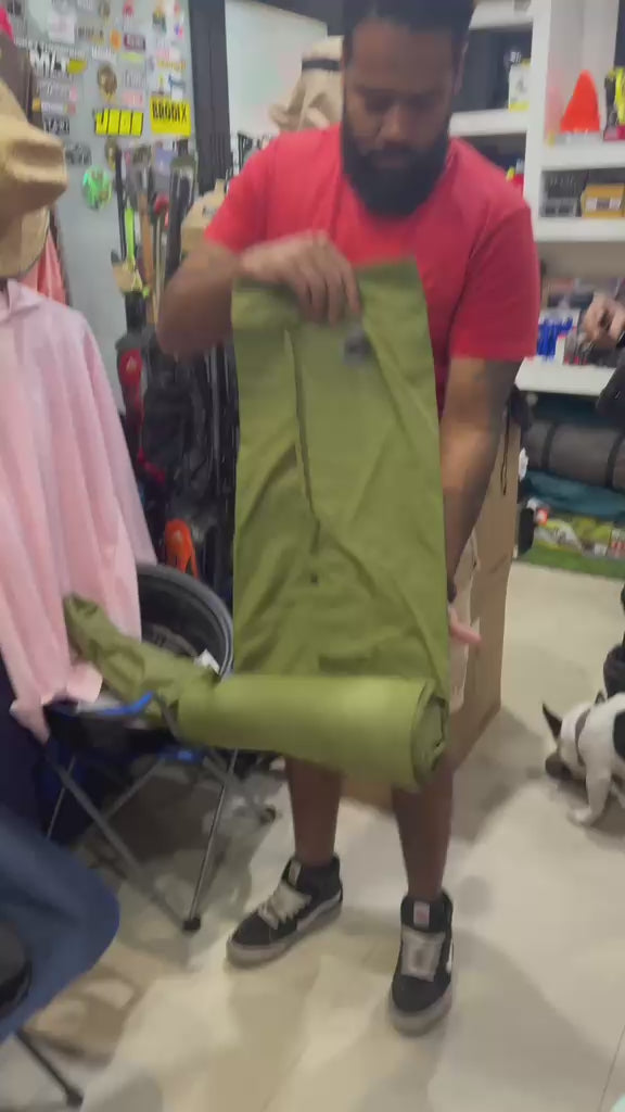 Aislante inflable para camping color verde oliva
